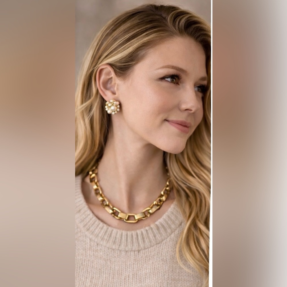Chunky gold-tone chain link necklace & cluster pearl vintage clip on earrings 🤍✨ - Picture 2 of 2
